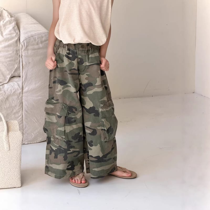 【KID】迷彩柄ワイドシルエットロングカーゴパンツ