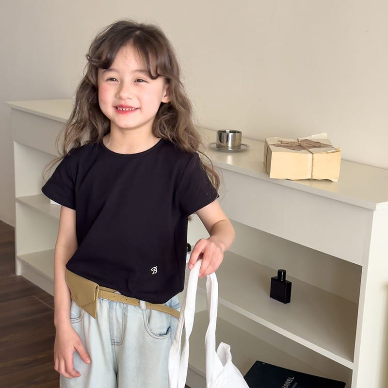 【KID】ビビレタリング刺繍ワンポイント半袖Tシャツ