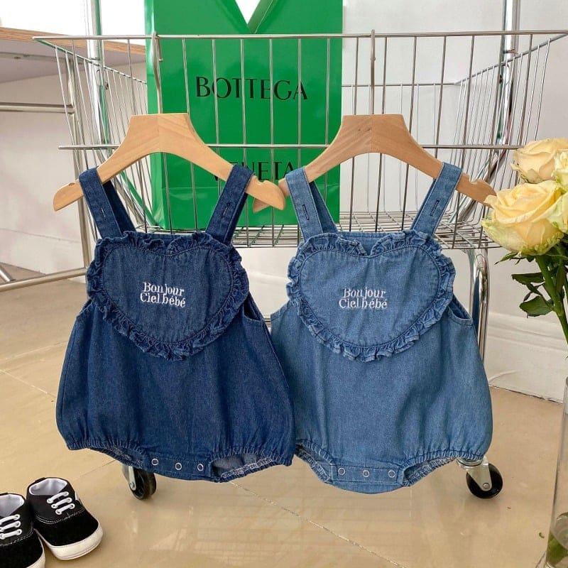 【BABY】ボンジュールハートフリルデニムサロペットロンパース