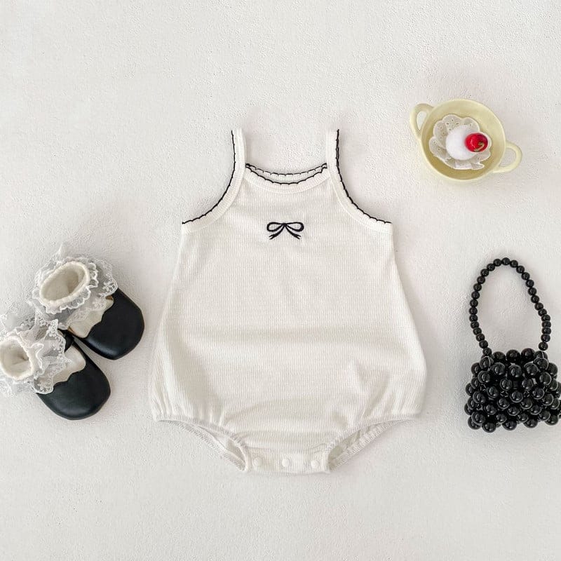 【BABY】配色パイピングリボンキャミソールロンパース