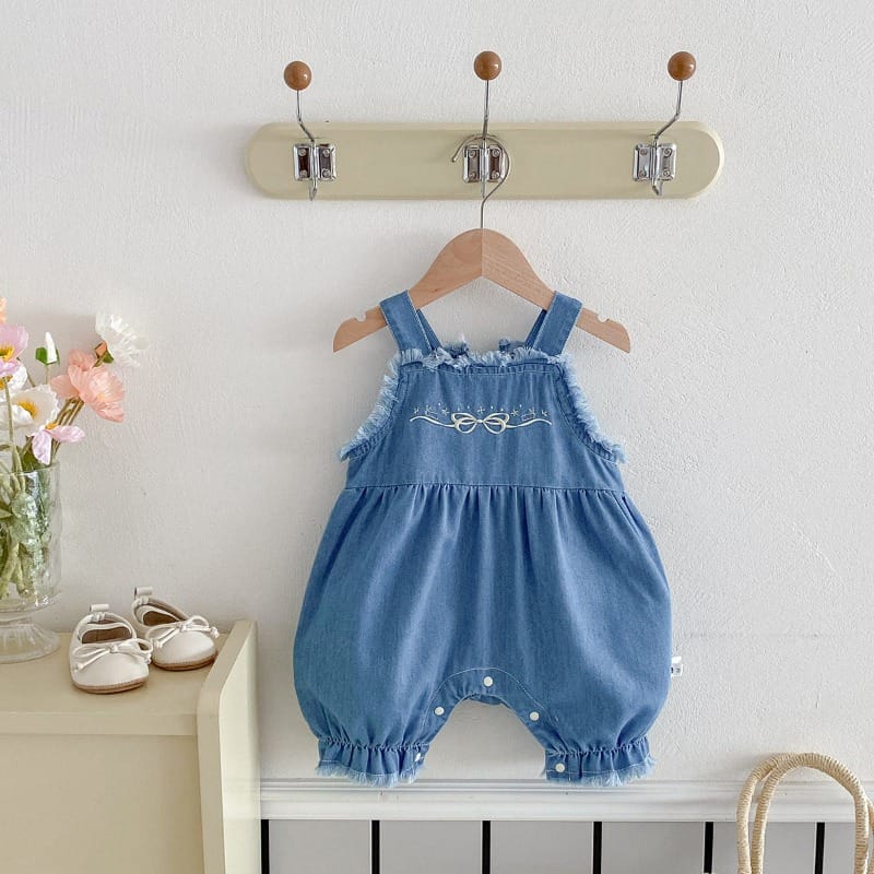 【BABY】星リボン刺繍デニムサロペットロンパース
