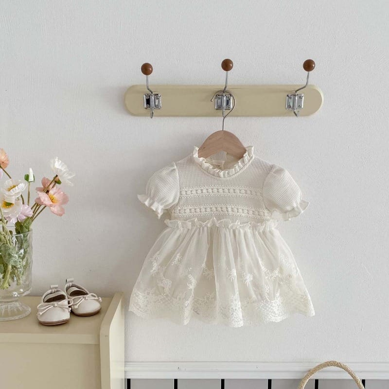 【BABY】ホワイトワッフルレースフリルプリンセスワンピースロンパース