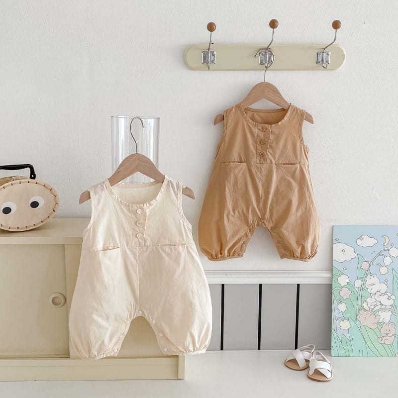 【BABY】フロント3ボタンノースリーブゆったりロンパース