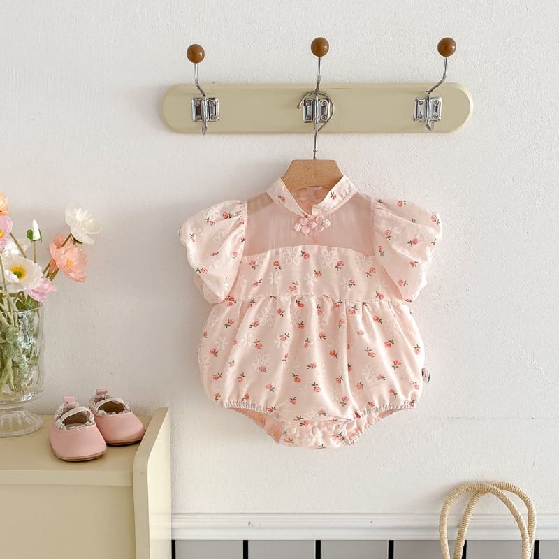 【BABY】フラワーパフスリーブチャイナ風ロンパース
