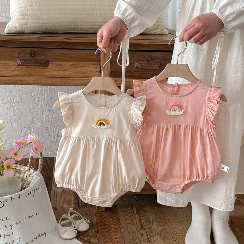 【BABY】雲レインボー刺繍入りフリル袖ロンパース