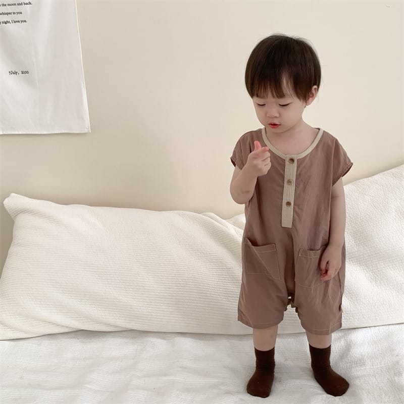 【BABY】配色ラインフロントボタン半袖ロンパース