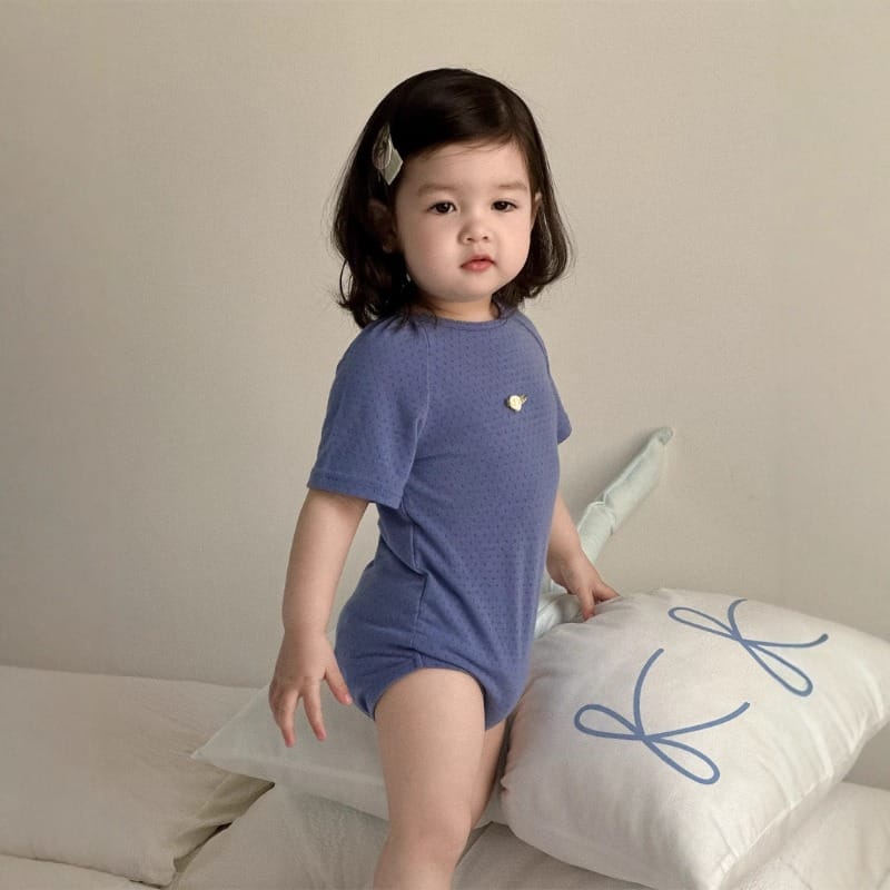 【BABY】ローズフラワーモチーフ半袖ボディスーツ