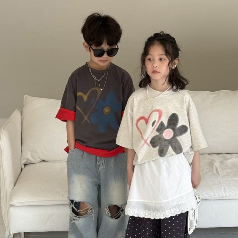 【KID】ハートフラワードローイング半袖Tシャツ