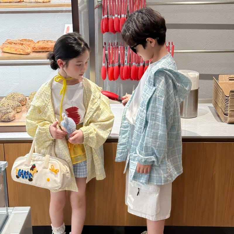 チェック柄フード付き薄手ジップアップアウター