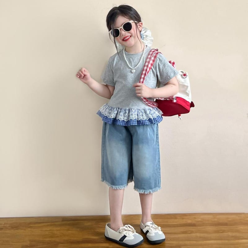 レースフリル半袖Tシャツ／デニムパンツ