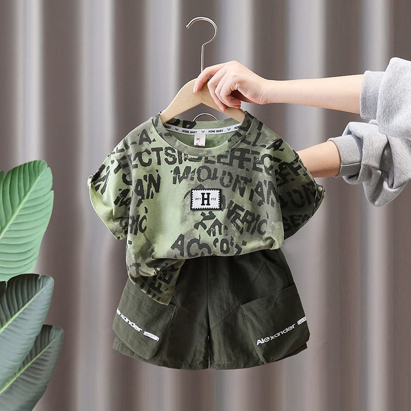 英字プリント半袖Tシャツハーフパンツセットアップ