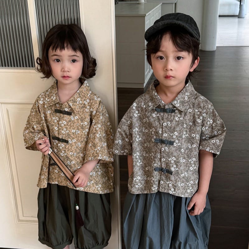 【KID】レトロ小花柄チャイナボタン半袖シャツ