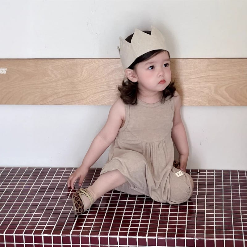 【BABY】ナチュラルカラーノースリーブギャザーロンパース