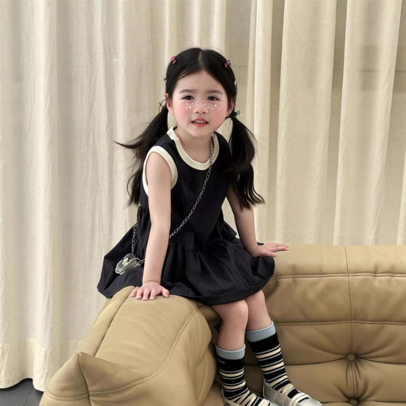 【KID】配色ラインテニス風ノースリーブワンピース