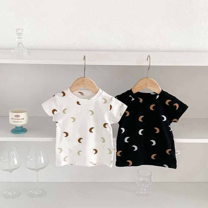 【BABY】ムーン総柄プリントクルーネック半袖Tシャツ