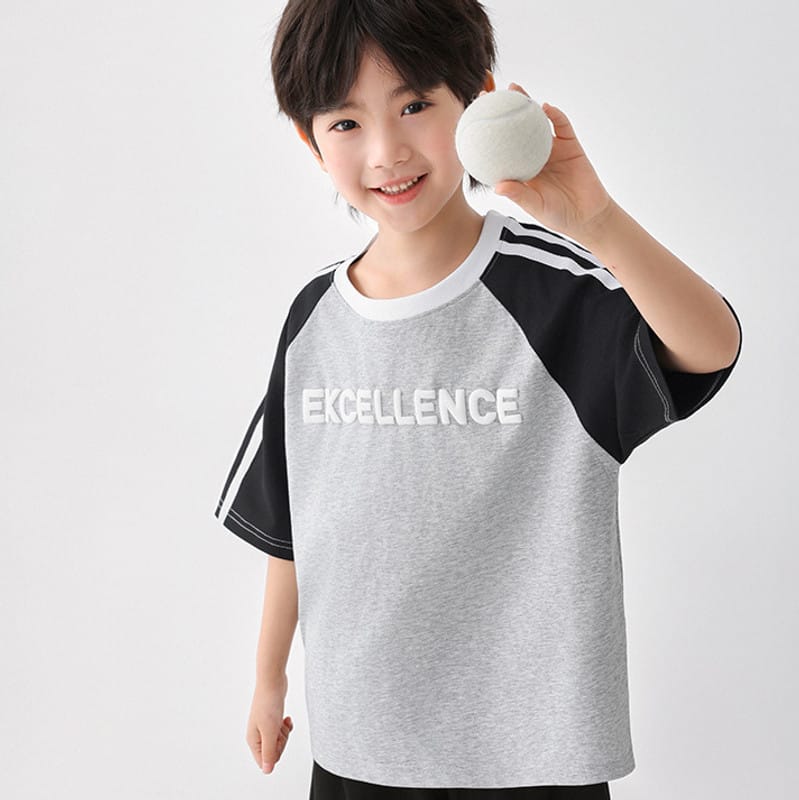 【KID】エクセレント英字ロゴラグラン半袖Tシャツ