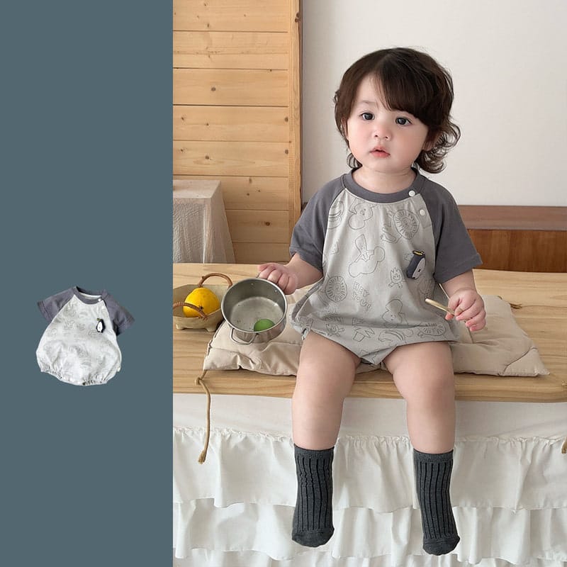 【BABY】アニマル総柄ラグラン半袖ボディスーツ