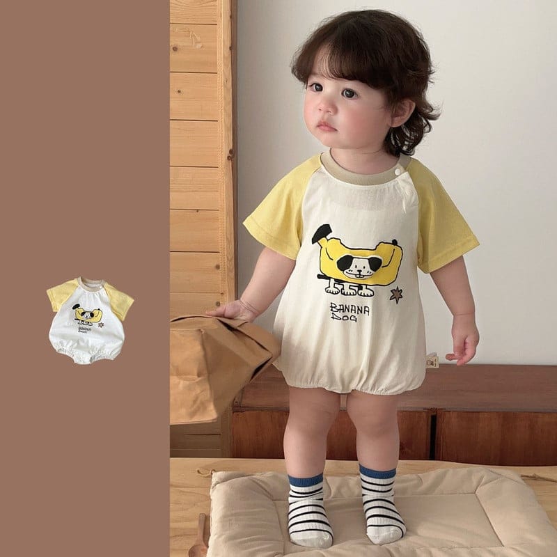 【BABY】バナナドッグプリントラグラン半袖ロンパース