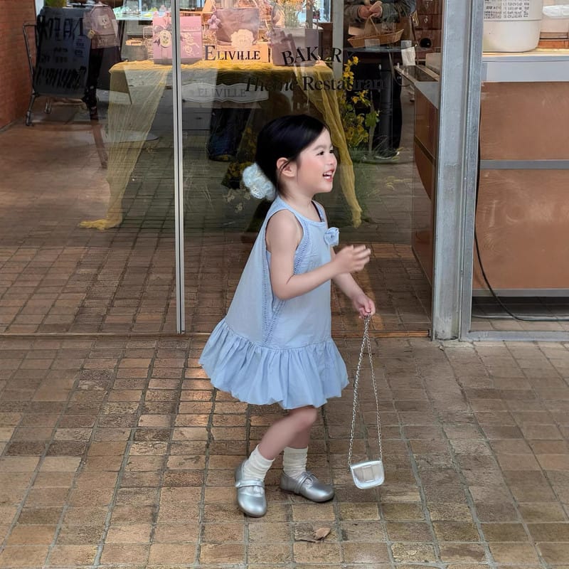 【KID】立体フラワーモチーフフリルノースリーブワンピース