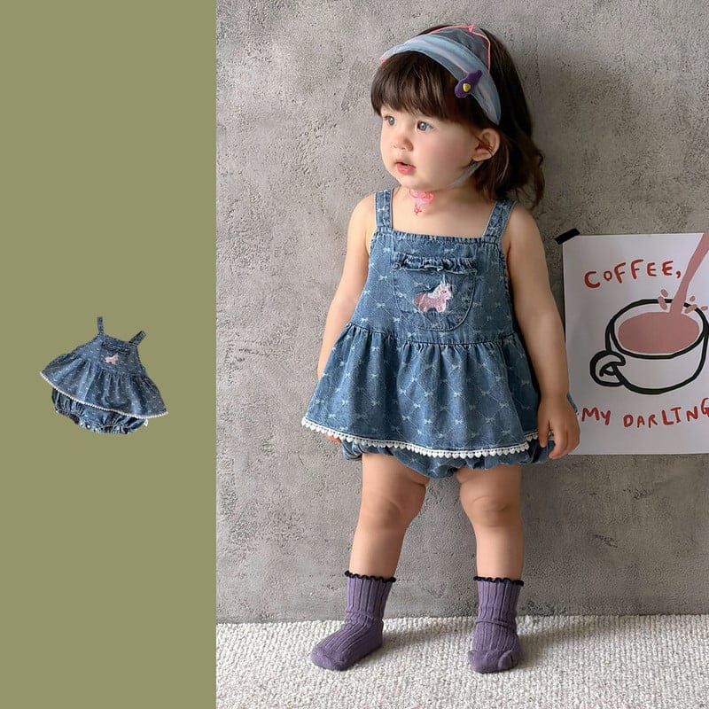 【BABY】ピンクユニコーン刺繍デニムロンパース