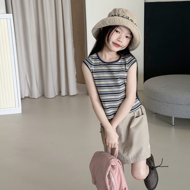 グレーストライプノースリーブTシャツ