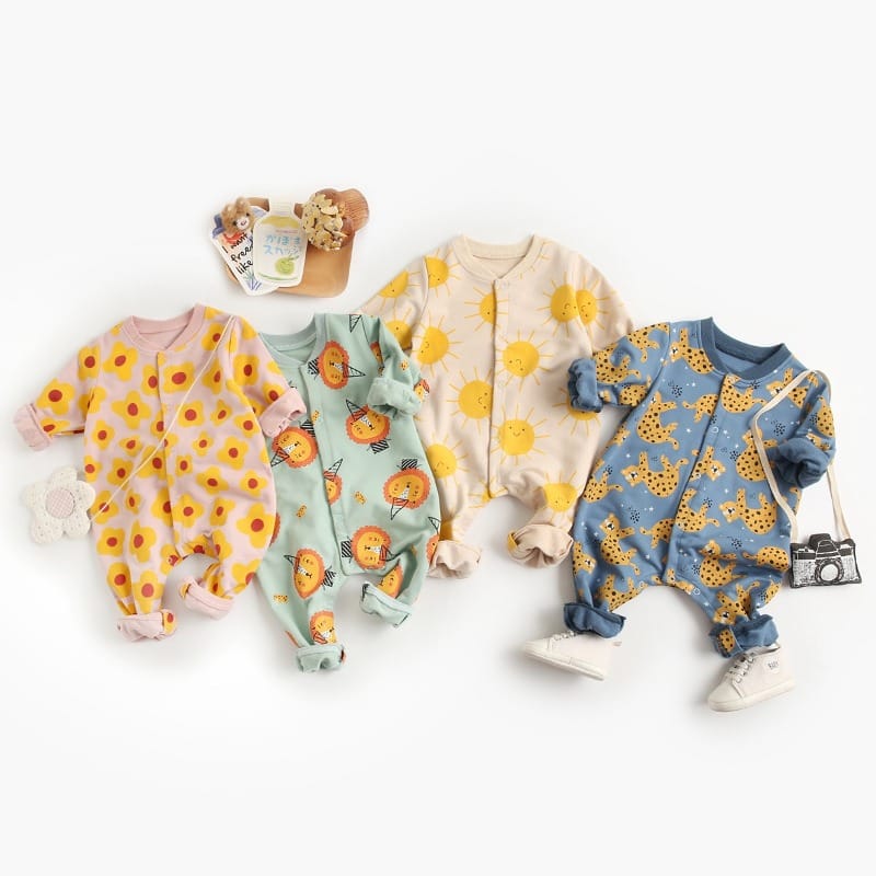 【BABY】太陽アニマル総柄長袖ベビーロンパース