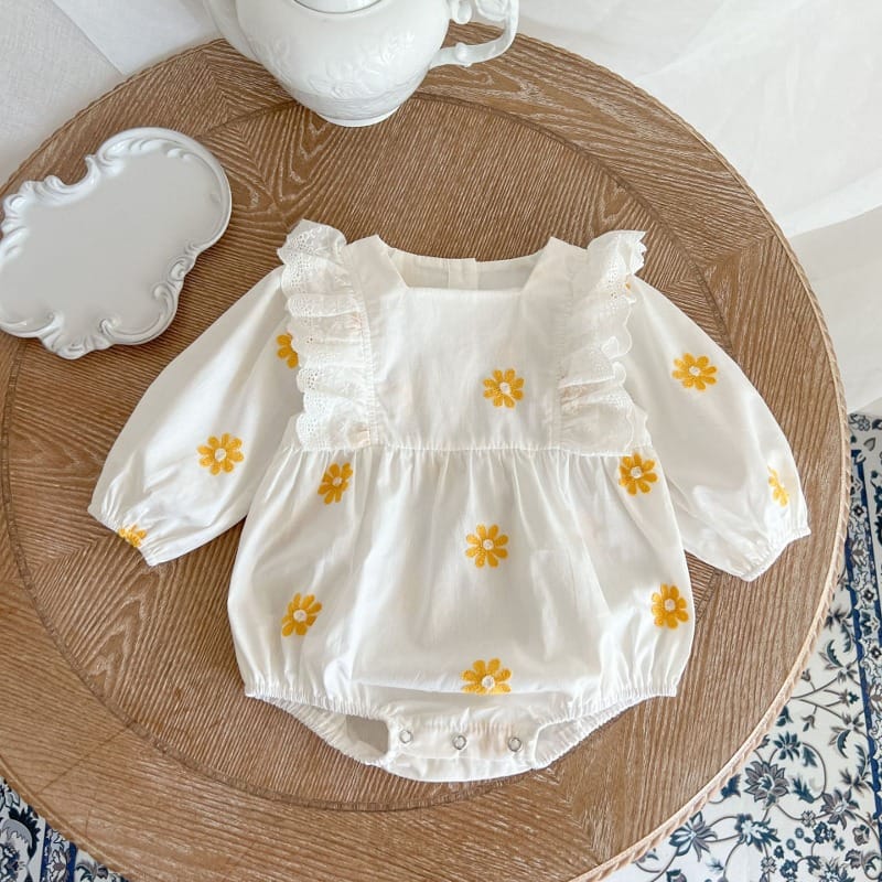 【BABY】ゴールデンフラワー刺繍フリルロンパース
