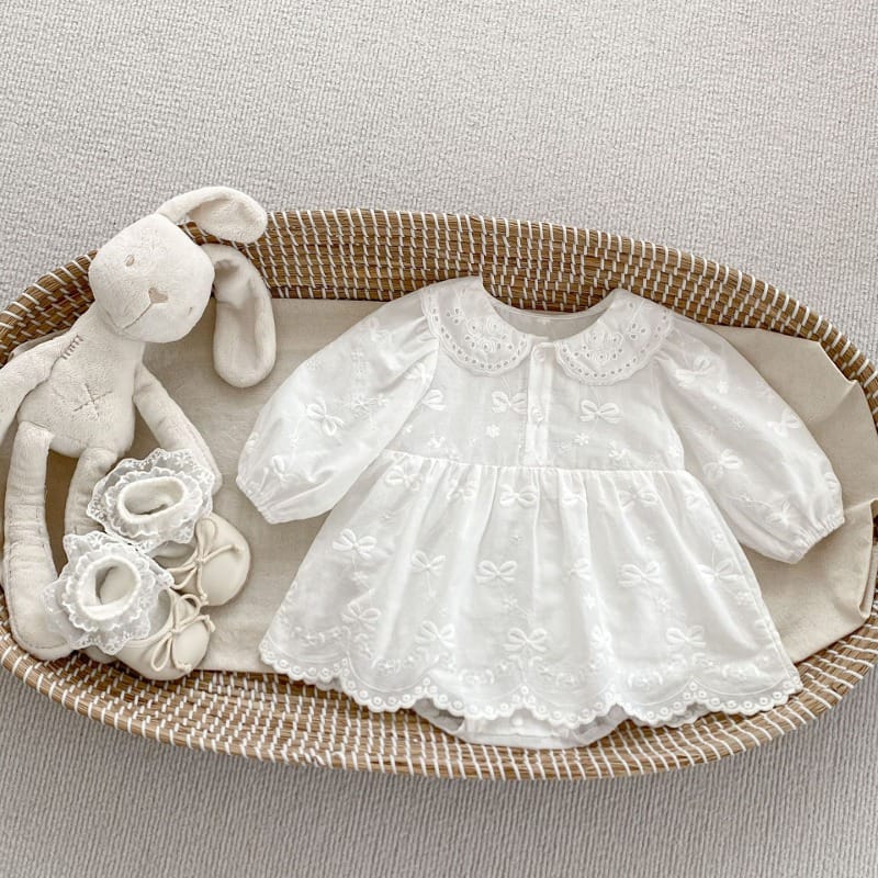 リボン刺繍フリル襟長袖ワンピースロンパース