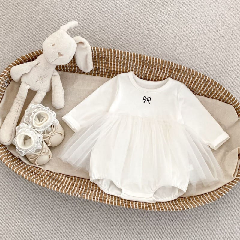 【BABY】胸元リボンチュール長袖ドレスロンパース
