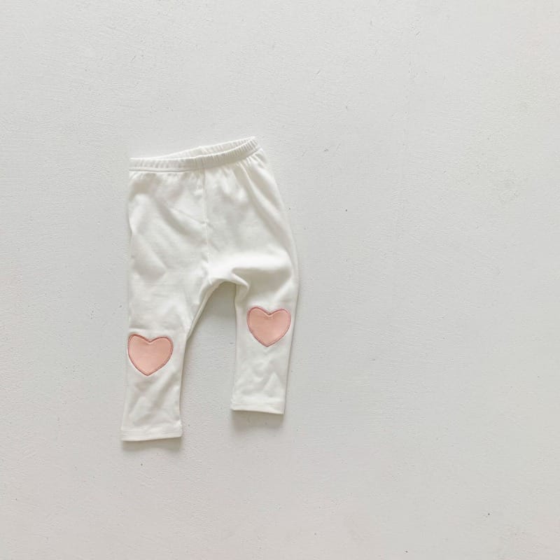 【BABY】膝ハート刺繍ポイントベビーレギンスパンツ