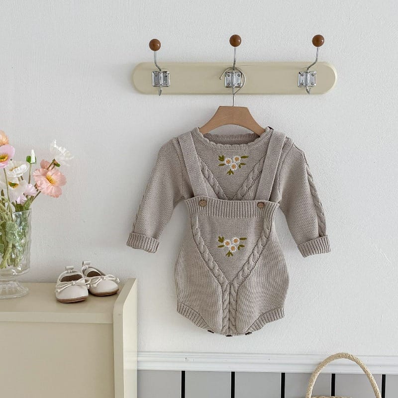 【セット】フラワー刺繍ニットトップスサロペットロンパースセット