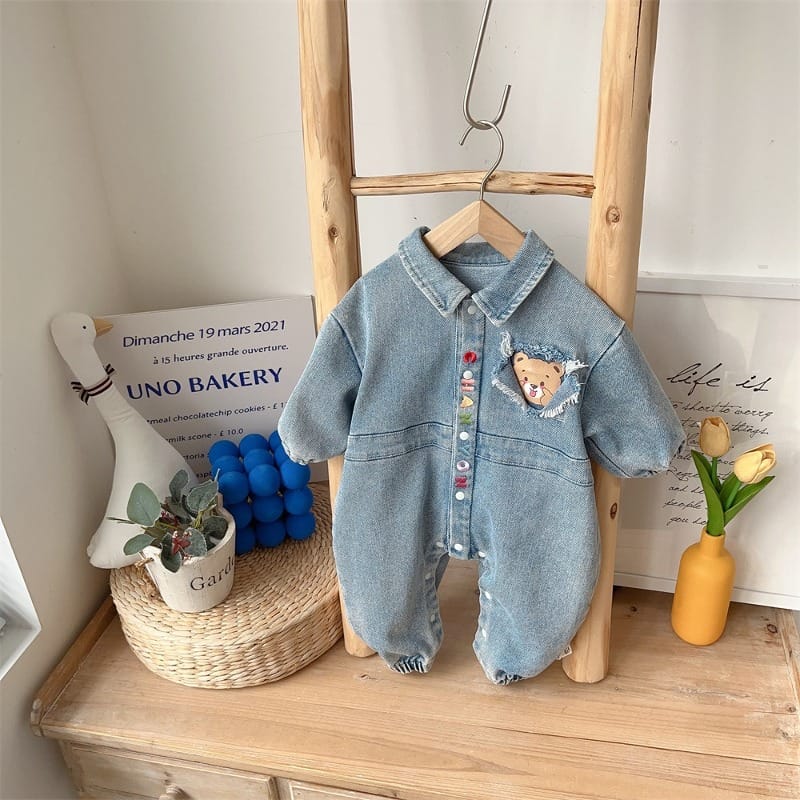 【BABY】ひょっこりくま刺繍デニムロンパース