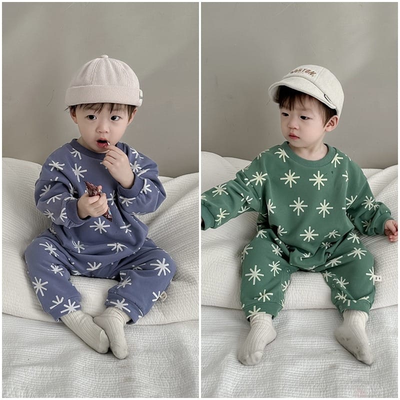 【BABY】スタープリント総柄クルーネック長袖ロンパース