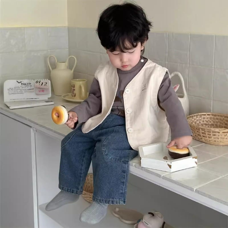 ベスト長袖Tシャツデニムパンツ3点セット
