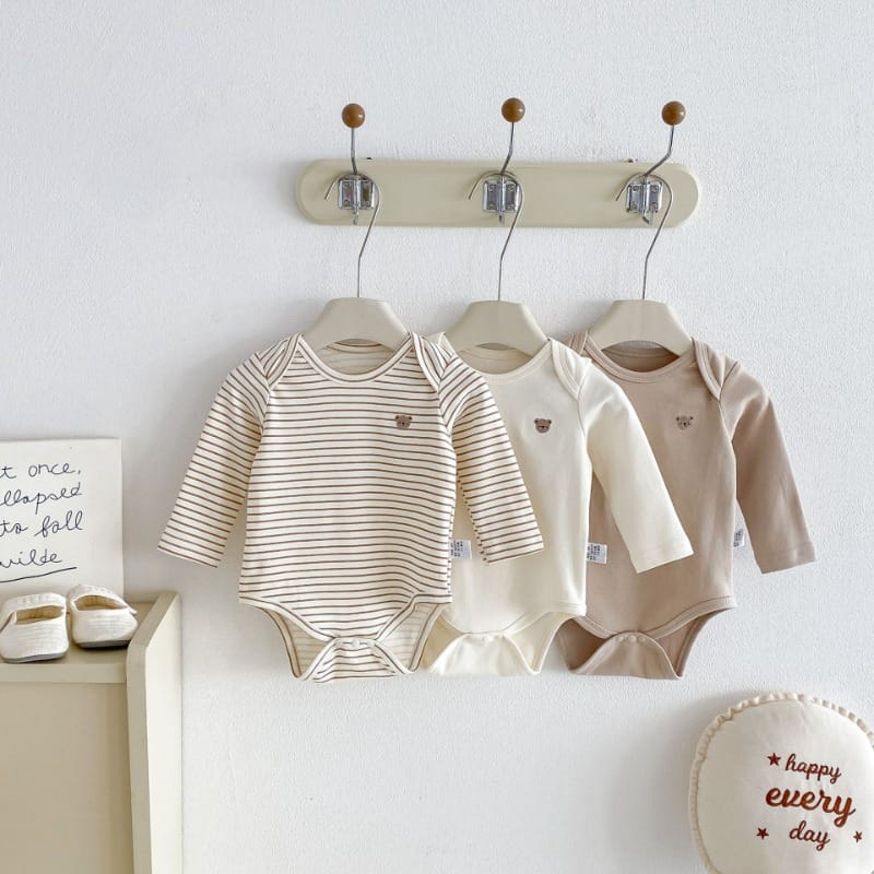 【BABY】くまポイント入りシンプル長袖ロンパース
