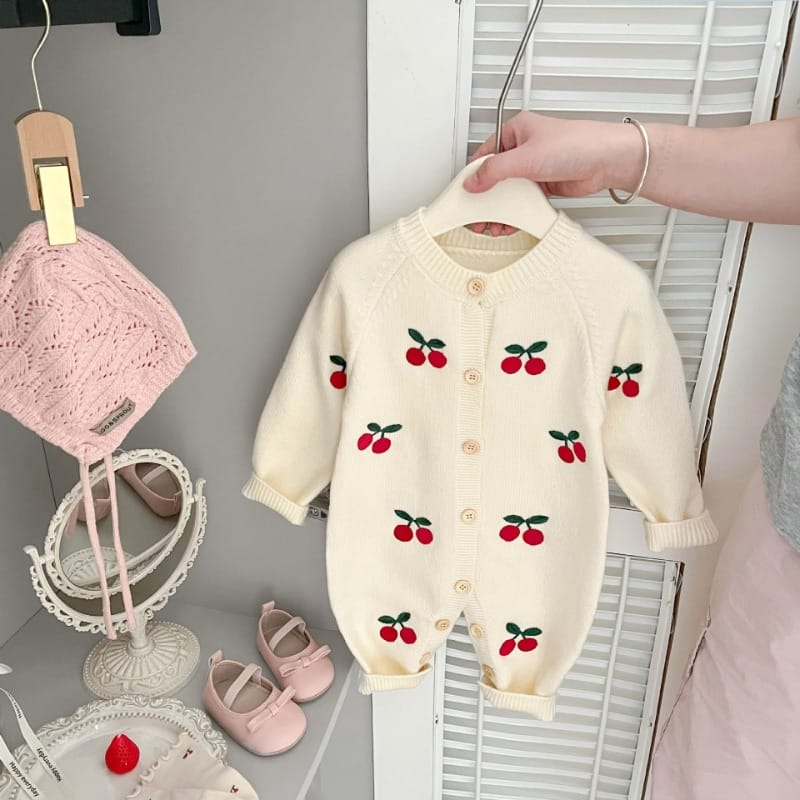 【BABY】チェリー総柄長袖前開きニットロンパース