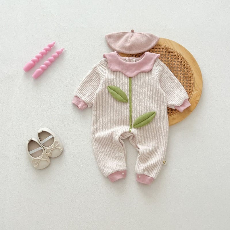【BABY】ピンクフラワーモチーフ襟付き長袖ロンパース