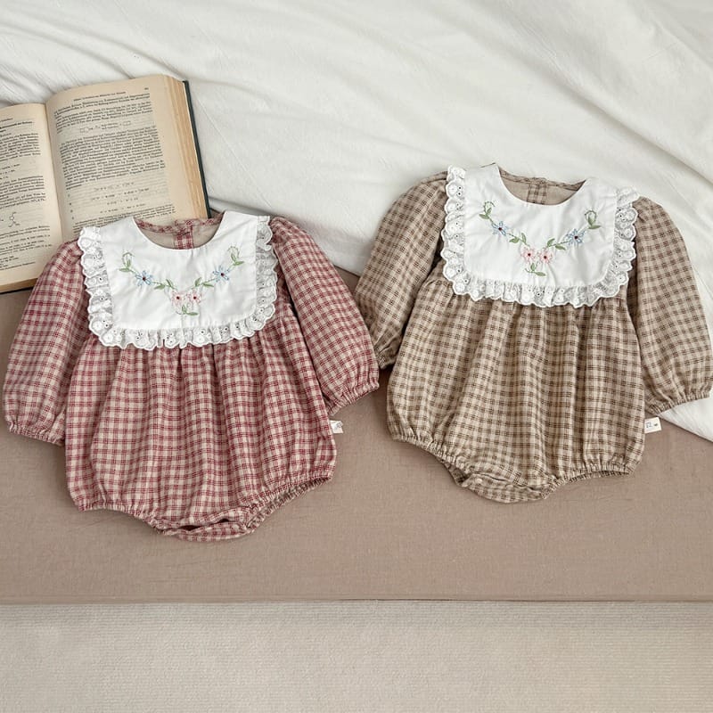 チェック柄刺繍レース襟フリル長袖ロンパース