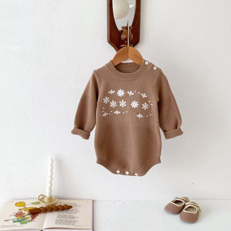 【BABY】レインフラワー刺繍ニットロンパース