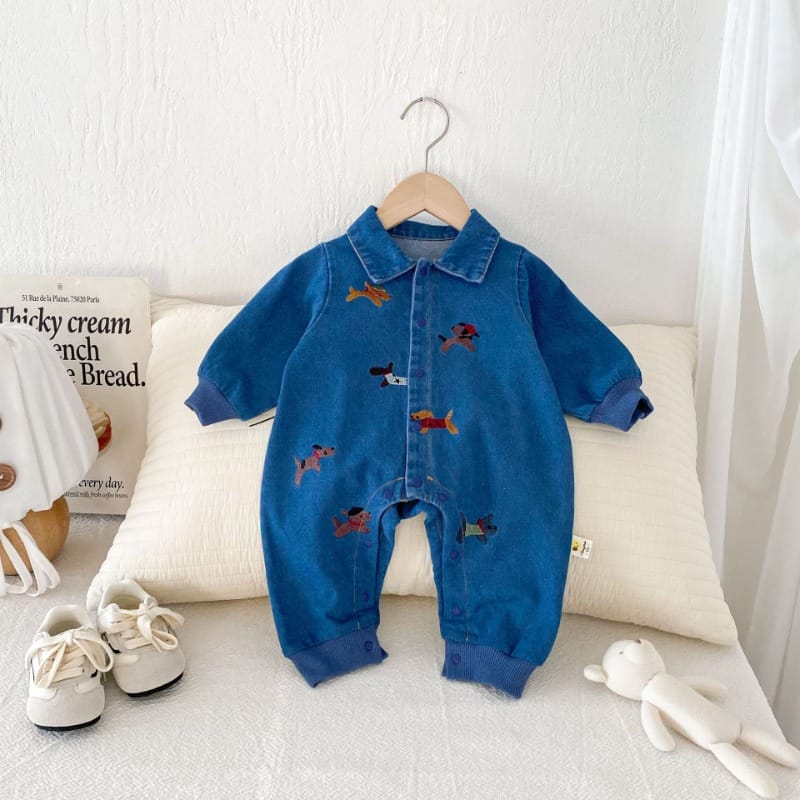 【BABY】ドッグ総柄刺繍襟付き長袖デニムロンパース