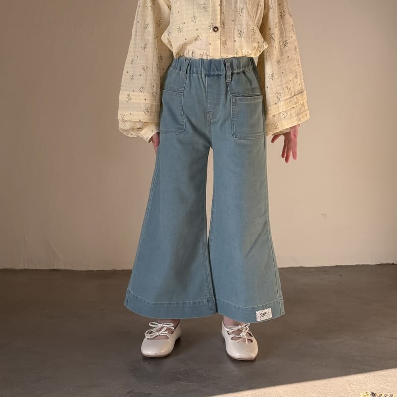 リボンポイントブーツカットデニムパンツ