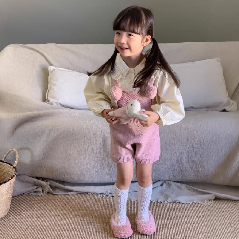 【KID】ポンポン付きニットサロペットショートパンツ