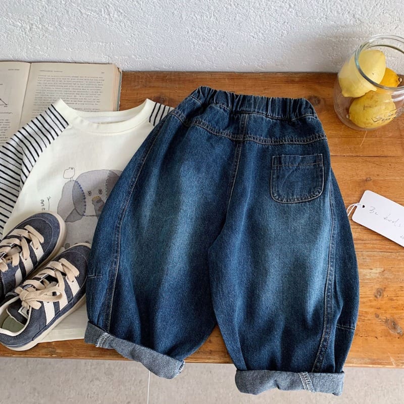 ウォッシュ加工ゆったりワイドデニムパンツ