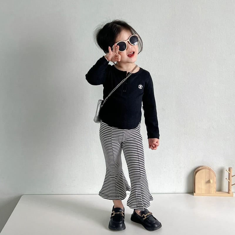 【KID】プレッツェル刺繍ワンポイントリブ長袖Tシャツ