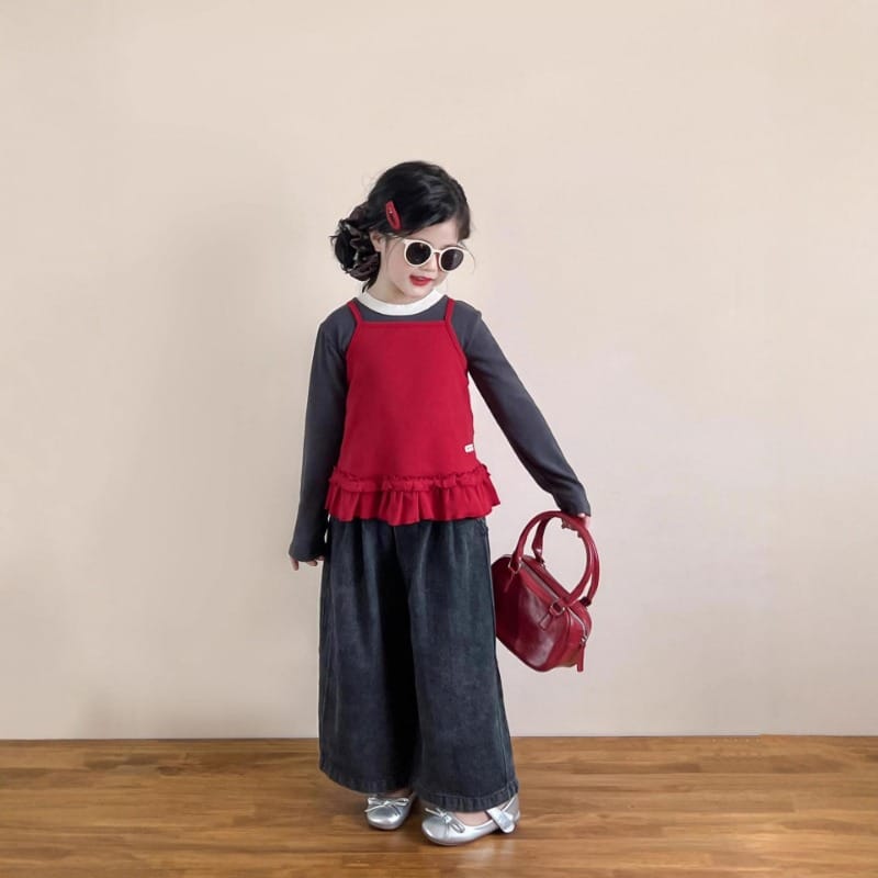 【姉妹服】レッドフリルベストTシャツセット／デニムパンツ