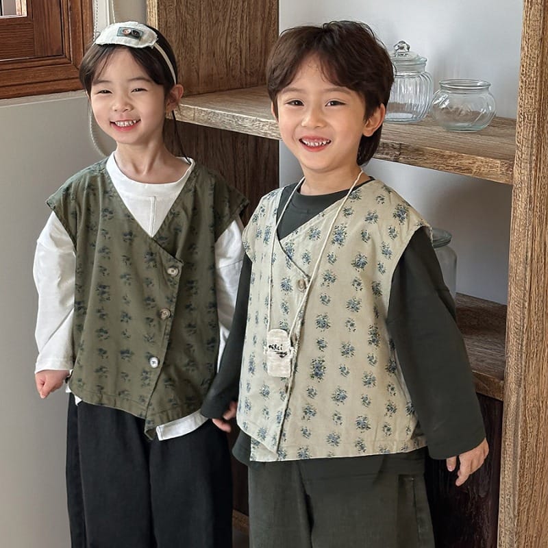 【KID】ナチュラルレトロ小花柄フラワーコットンベスト