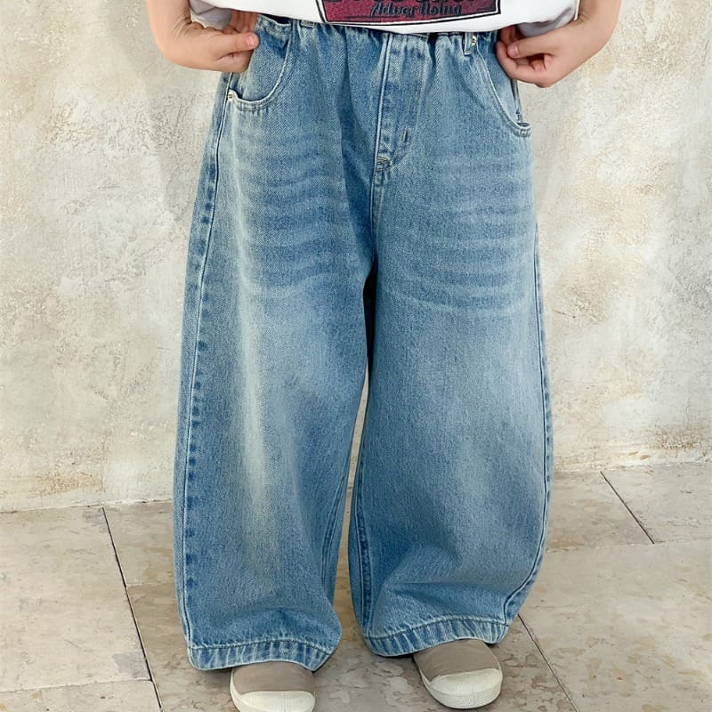 【KID】ウォッシュ加工ゆったりワイドデニムパンツ