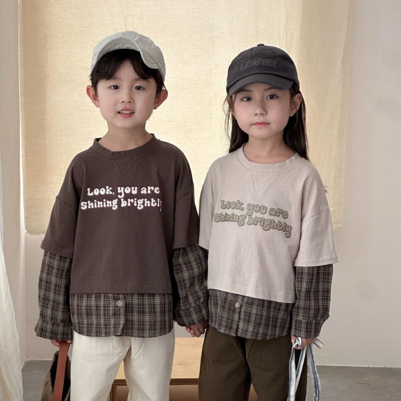 チェックシャツ重ね着風レタリング長袖Tシャツ
