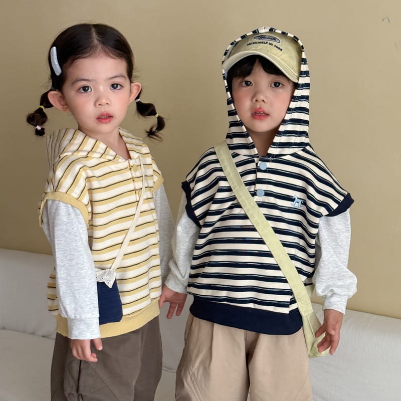 【KID】ストライプ柄フード付きスウェットベスト