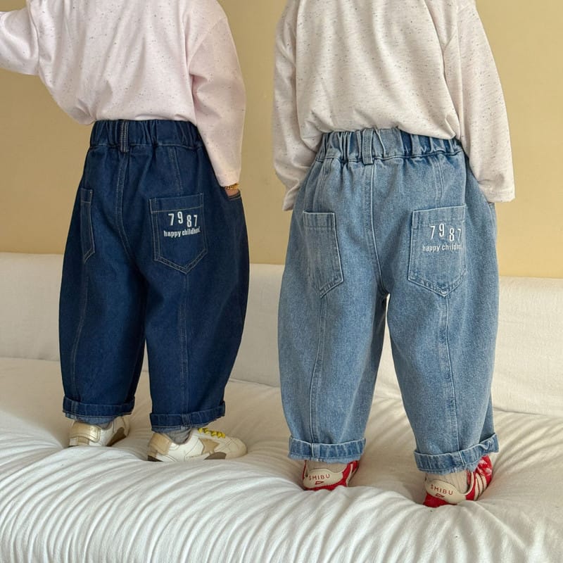 バックプリントルーズテーパードデニムパンツ